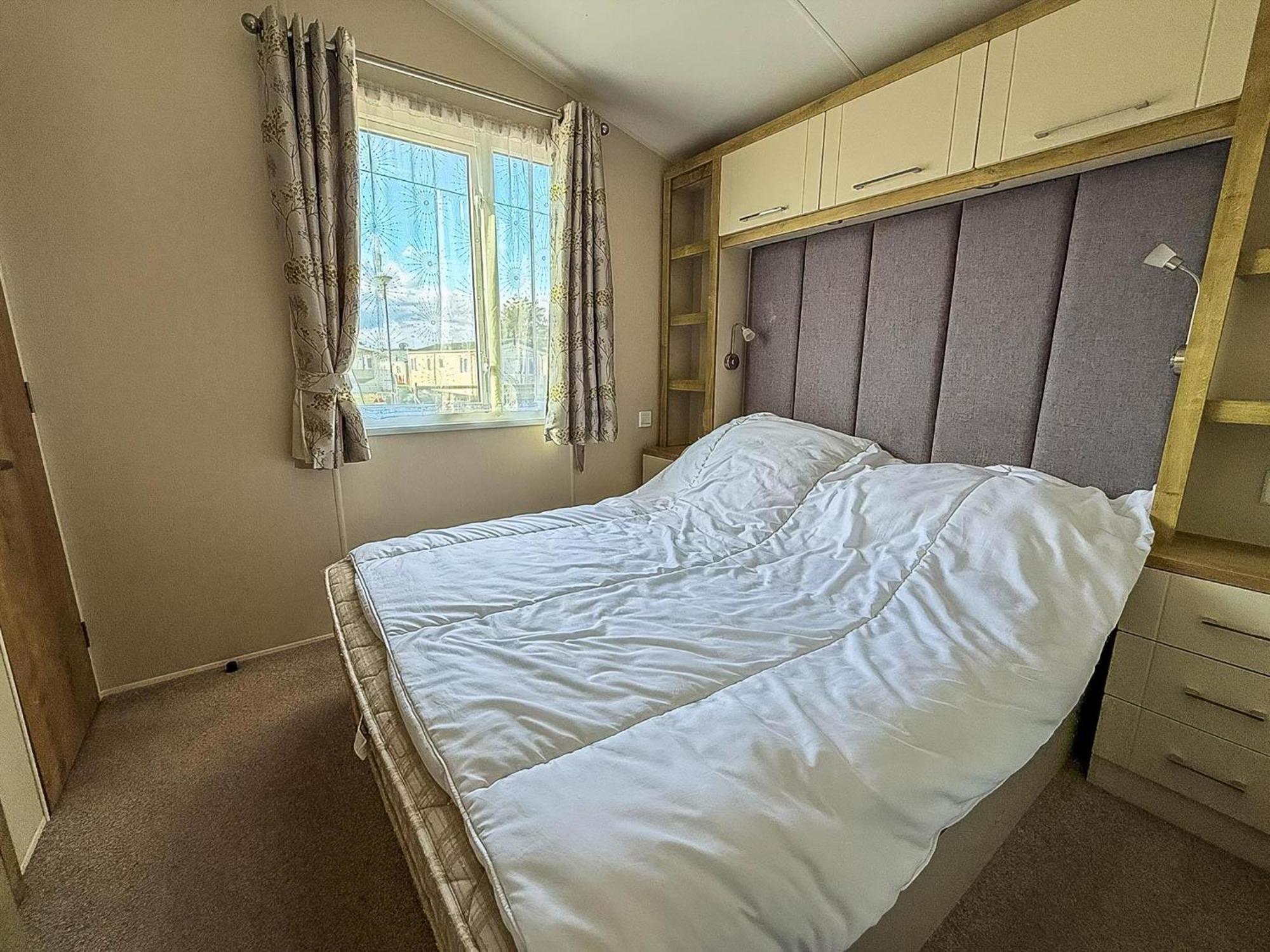 Lovely 6 Berth Caravan At Suffolk Sands Holiday Park Ref 45010Mv Felixstowe Extérieur photo
