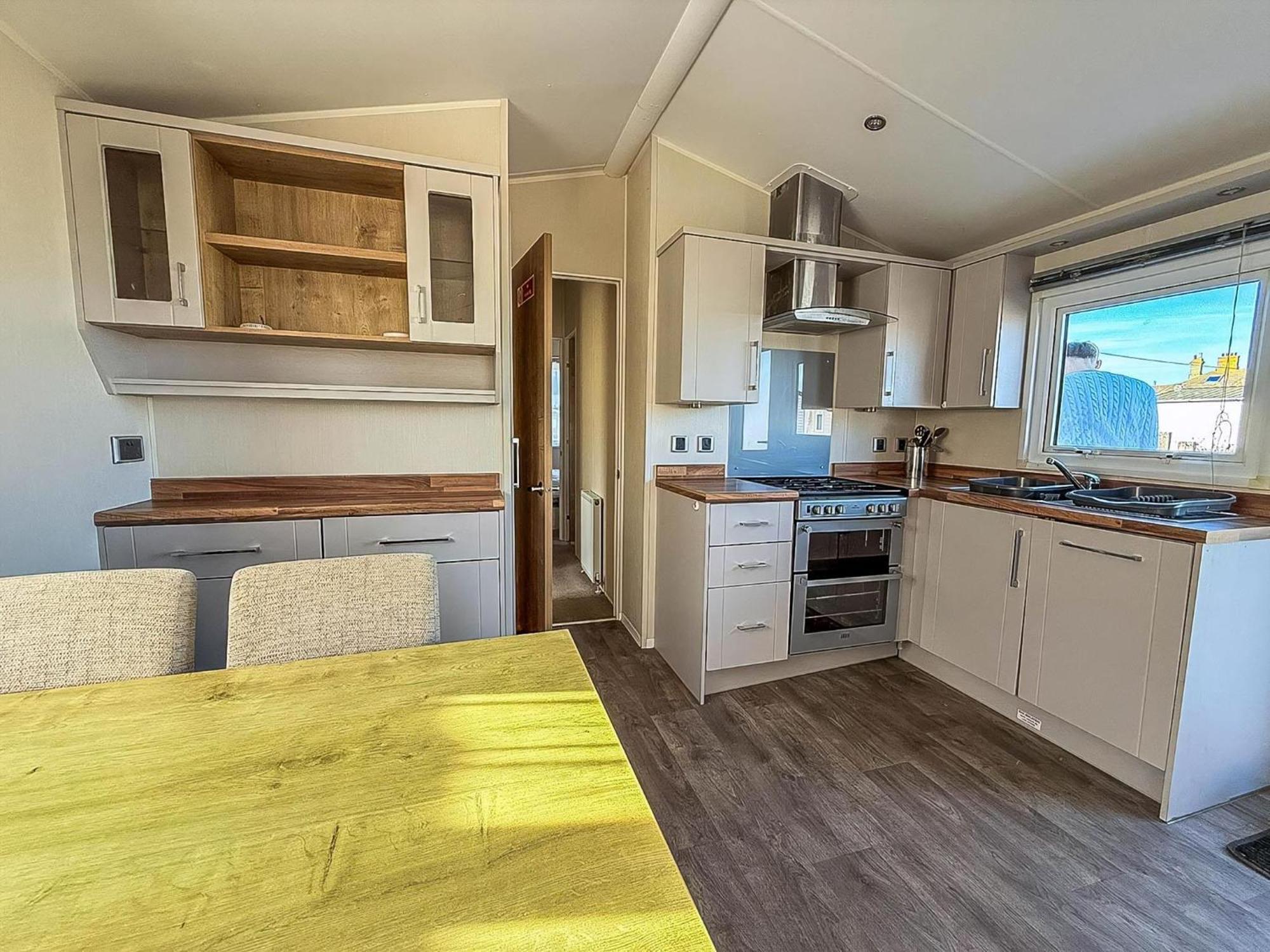 Lovely 6 Berth Caravan At Suffolk Sands Holiday Park Ref 45010Mv Felixstowe Extérieur photo